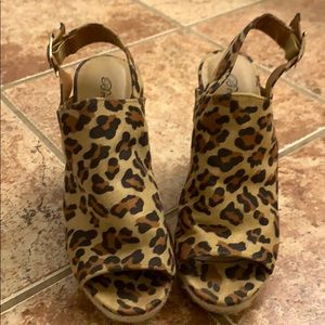 Breckelle cheetah wedges